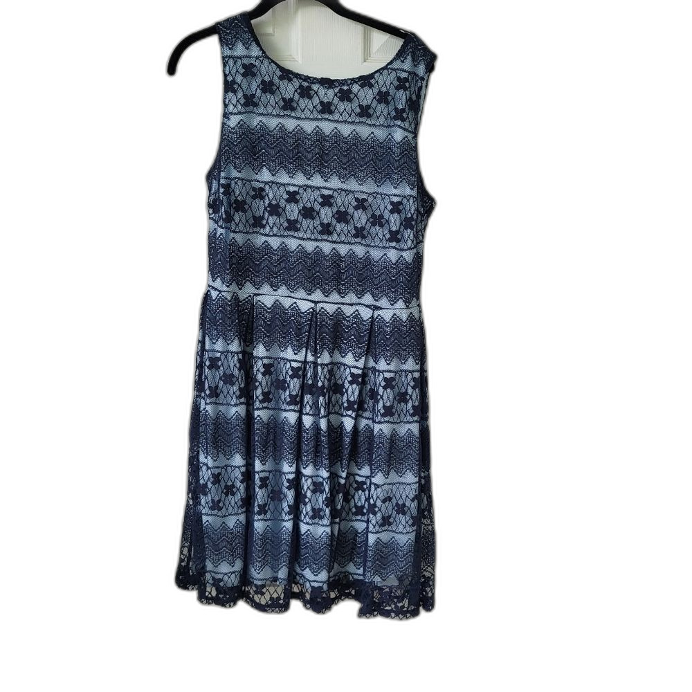 Sleeveless Lace Dress - Size 14